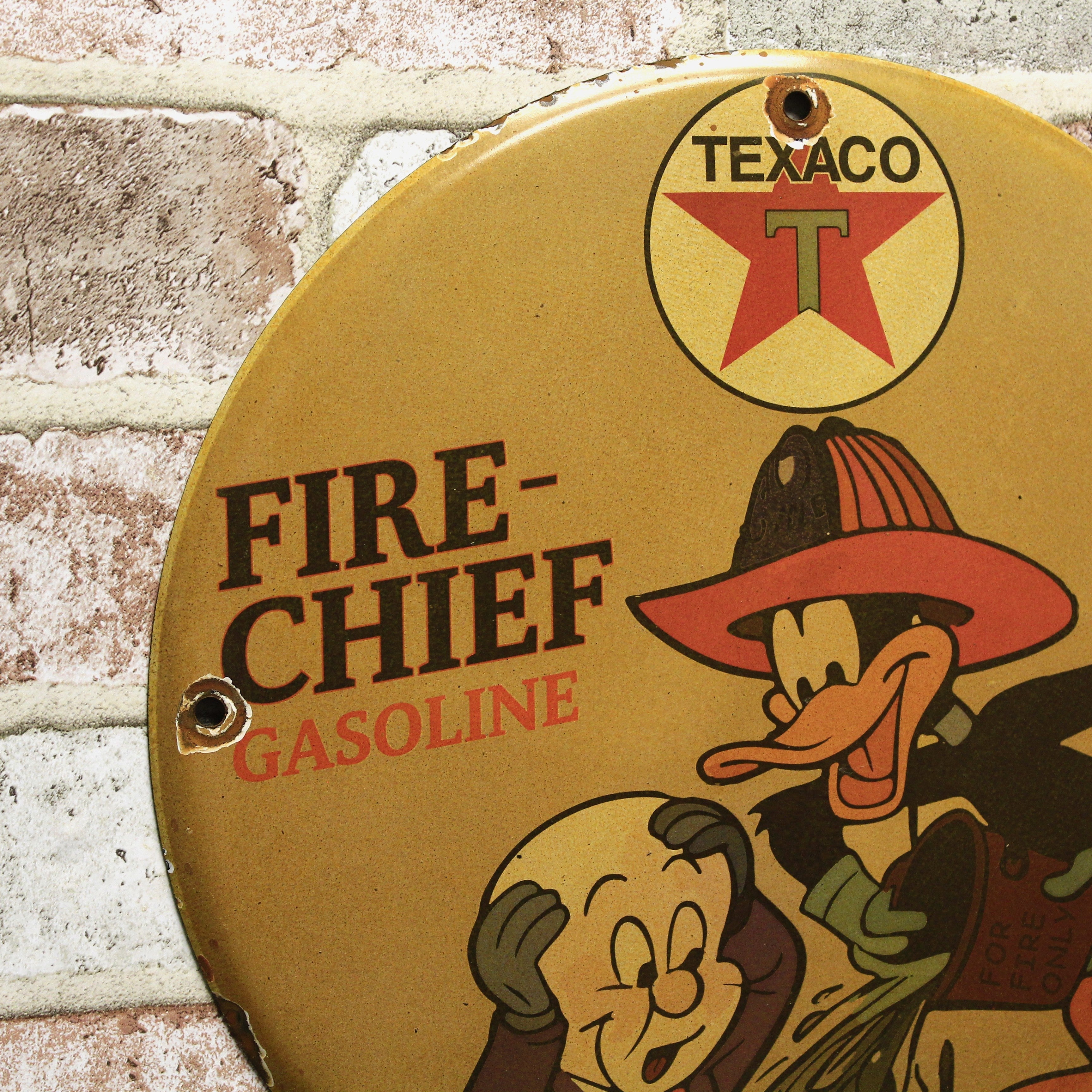 Texaco Fire-Chief Daffy Duck Porcelain Enamel Sign (12in)
